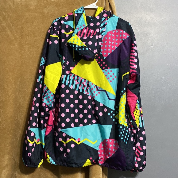 Funky pattern light weight wing breaker - Picture 2 of 3